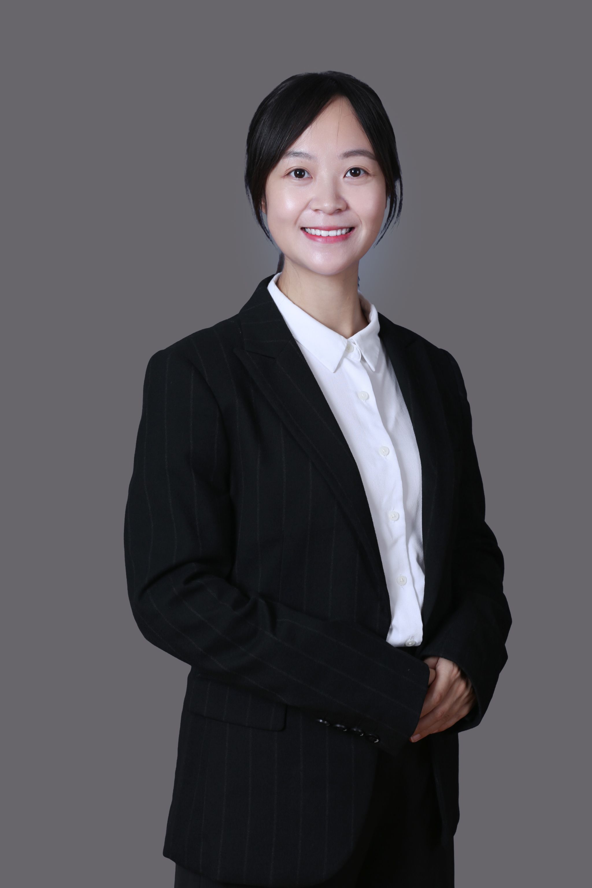  梁佳