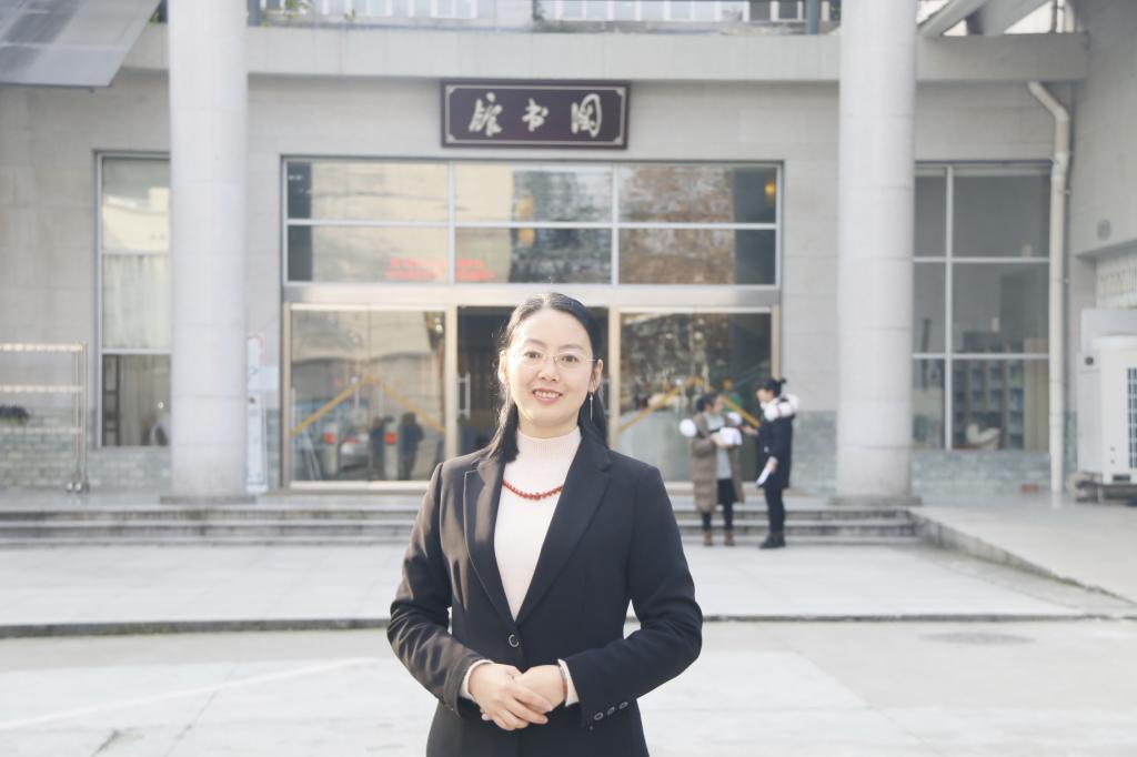  【2021年优秀班主任】陈佳莹：用爱心播种，用智慧耕耘