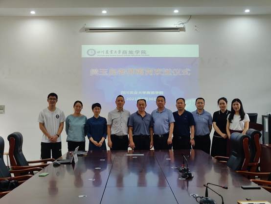 说明: /__local/C/73/F1/B5C425BE84AE69B928BC0D3D4A8_1BA15CDB_12428.jpg