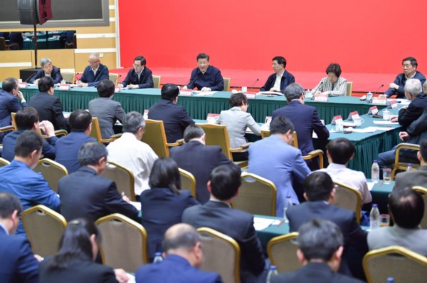 5月2日,中共中央总书记、国家主席、中央军委主席习近平来到北京大学考察。这是习近平同北京大学师生座谈并发表重要讲话。新华社记者 李涛 摄